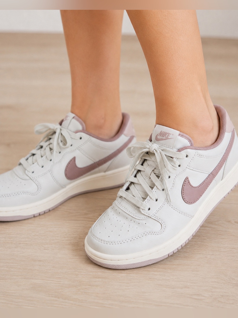 Nike Women’s White & Plum Lace-Up Sneakers Size 6.5